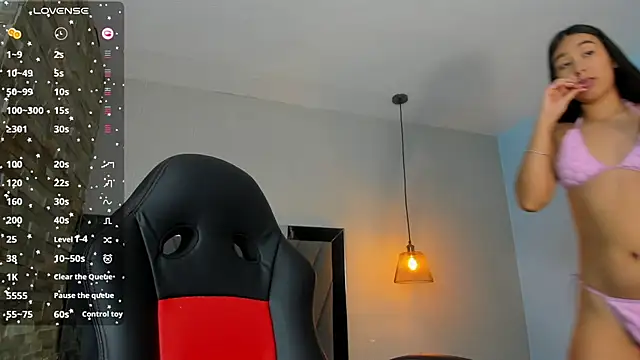 ALAHIACRUZ1 online show from April 2026 07:29:02 PM