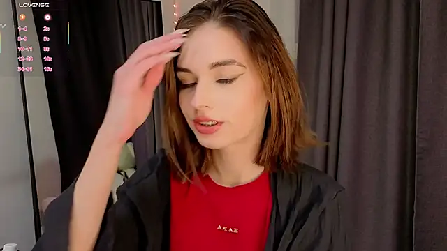 LunaraRada online show from October 2025 04:05:01 PM