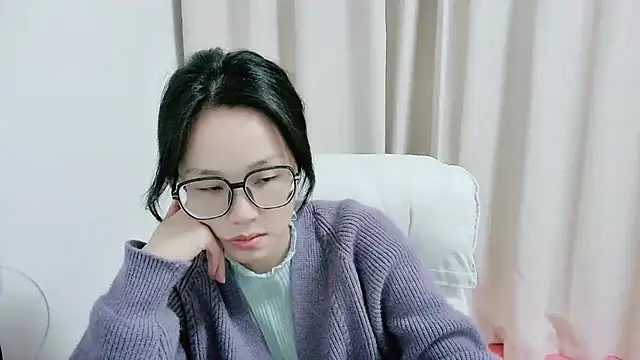 Snapshot of guai00 chatting on November 2025 12:59:02 PM guai00 online show from November 2025 12:59:02 PM