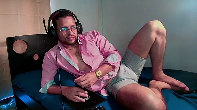 LucasGaeel online show from October 2025 04:17:02 PM