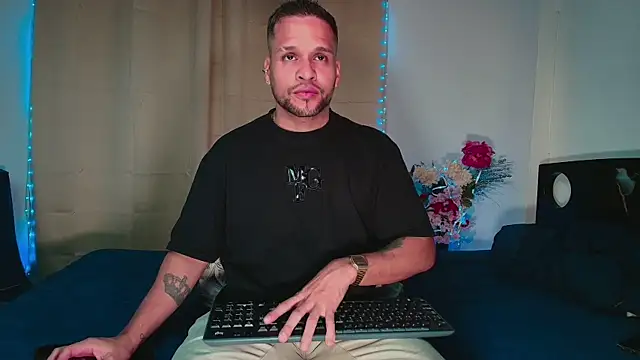 LucasGaeel online show from January 2026 04:49:02 AM