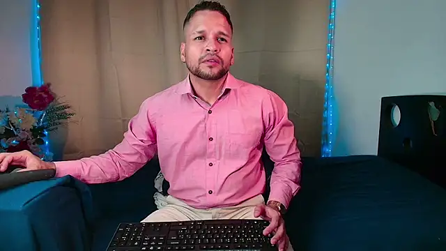 LucasGaeel online show from February 2026 12:04:02 AM