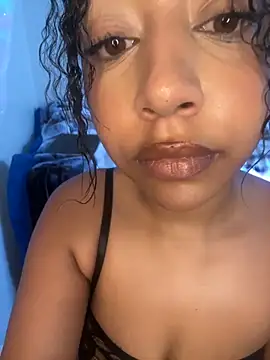 Snapshot of DarkFantisyxx chatting on October 2025 10:34:02 AM DarkFantisyxx online show from October 2025 10:34:02 AM