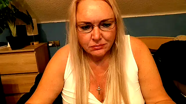 Sandy-Summer online show from September 2025 03:28:02 PM