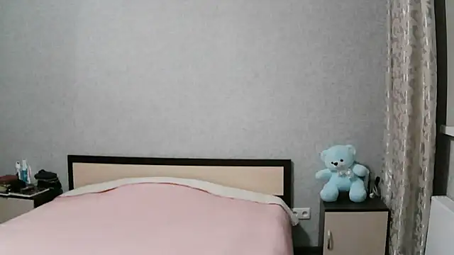 Snapshot of Olyverin chatting on December 2025 04:20:03 AM Olyverin online show from December 2025 04:20:03 AM