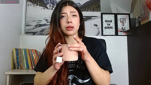 Adrianna5  online show from April 2026 09:18:01 AM