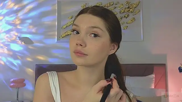 Nicole Broown  online show from November 2025 09:25:02 PM