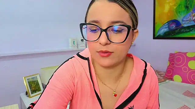 Snapshot of katiaa_lovv chatting on April 2026 12:19:02 PM katiaa lovv online show from April 2026 12:19:02 PM