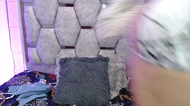 AnalyMilles online show from November 2025 11:07:02 PM