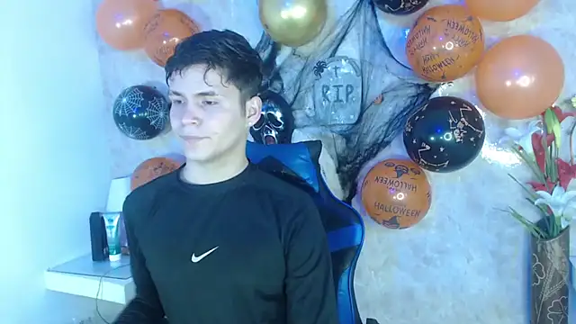 Aaron Foxxx online show from October 2025 05:41:02 PM