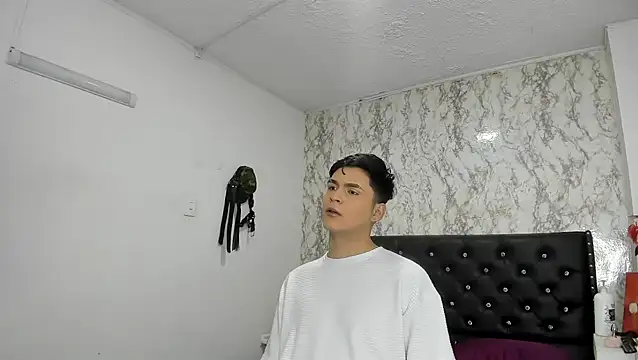 Aaron Foxxx online show from November 2025 01:22:04 PM