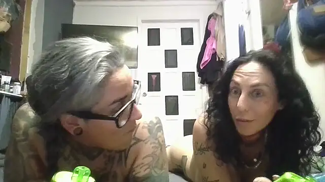 Snapshot of inkdmagz chatting on June 2026 03:11:02 AM inkdmagz online show from June 2026 03:11:02 AM