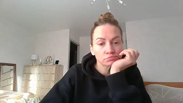 Snapshot of Thavione chatting on February 2026 09:46:01 AM Thavione online show from February 2026 09:46:01 AM