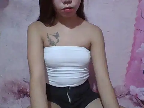 Snapshot of SweetPussie18x chatting on May 2026 02:14:01 PM SweetPussie18x online show from May 2026 02:14:01 PM