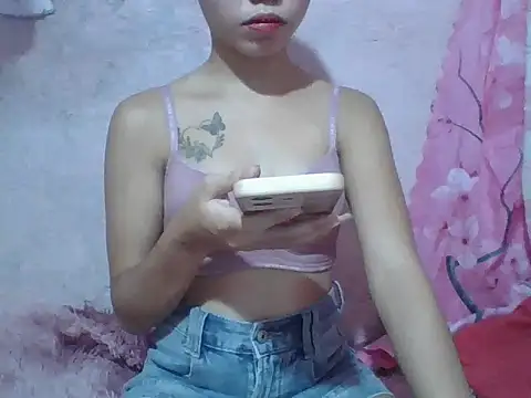 Snapshot of SweetPussie18x chatting on May 2026 02:20:02 AM SweetPussie18x online show from May 2026 02:20:02 AM