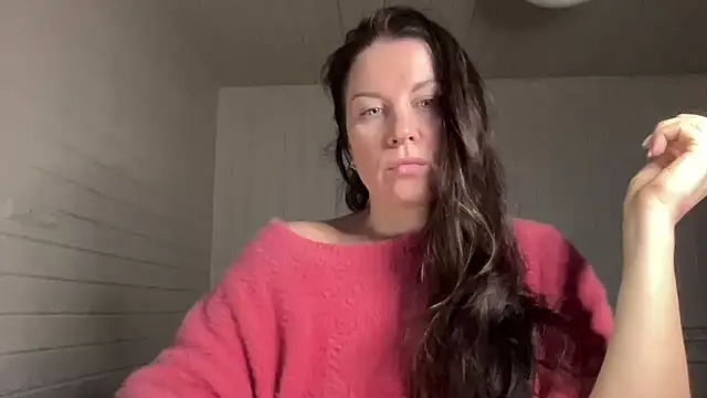 Snapshot of Tarivona chatting on February 2026 02:15:02 PM Tarivona online show from February 2026 02:15:02 PM