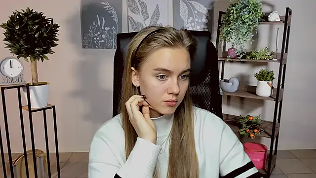 JuneWoods online show from October 2025 10:58:02 AM