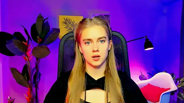 JuneWoods online show from November 2025 09:20:02 AM