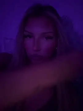 blondeeee online show from March 2026 05:52:02 PM