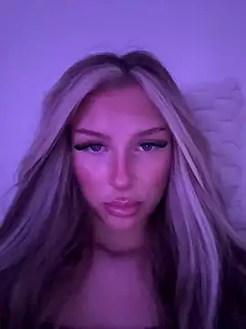 blondeeee online show from May 2026 03:29:01 PM
