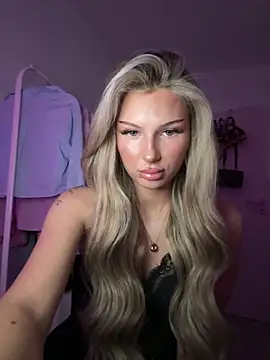 blondeeee online show from June 2026 03:55:02 PM