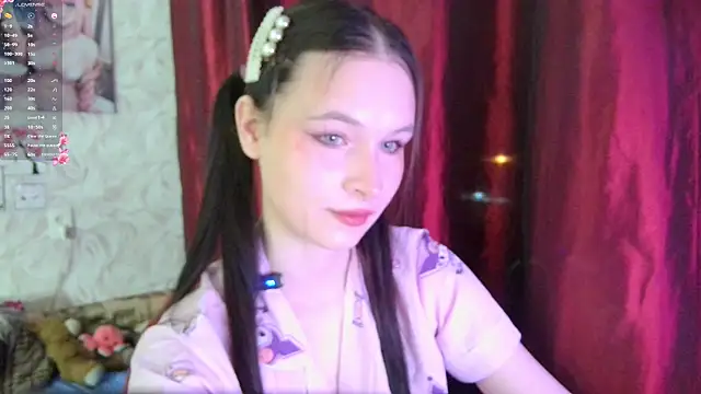 LolaVibe online show from November 2025 07:02:02 PM