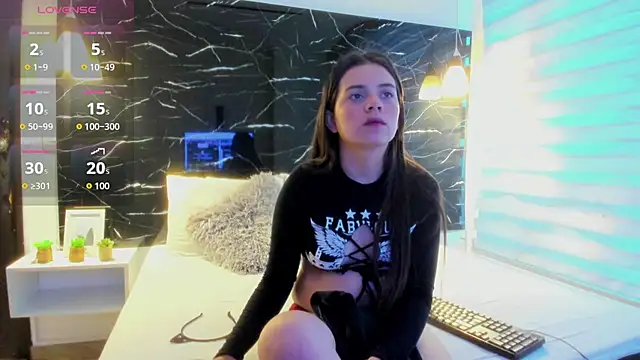 ZOE LE online show from October 2025 11:34:02 AM