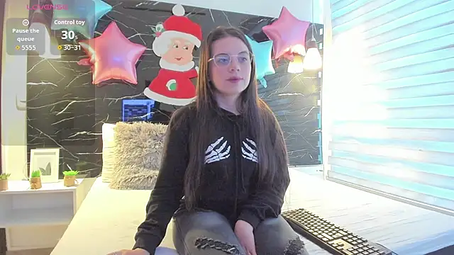 ZOE LE online show from December 2025 11:41:02 AM