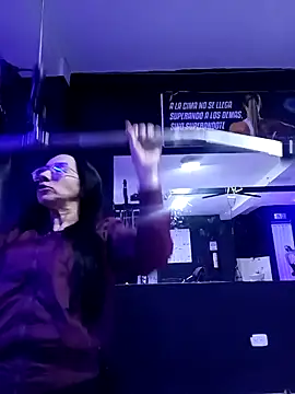 YaraDuartee online show from November 2025 06:20:01 PM