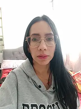 YaraDuartee online show from July 2026 07:21:01 PM