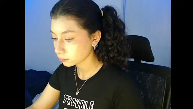 Ivonnybonn online show from November 2025 04:45:02 AM