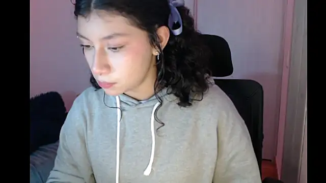 Ivonnybonn online show from November 2025 06:23:01 AM