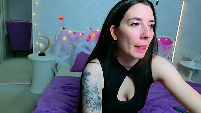 Curious Lily online show from October 2025 01:09:02 AM