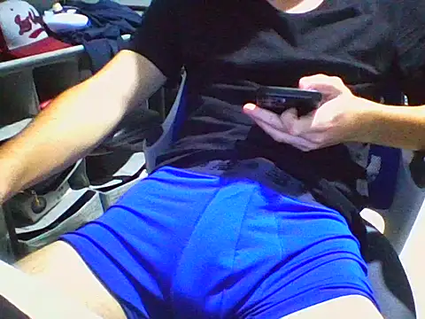 Snapshot of AlbertoRuiz086 chatting on November 2025 06:24:02 AM AlbertoRuiz086 online show from November 2025 06:24:02 AM