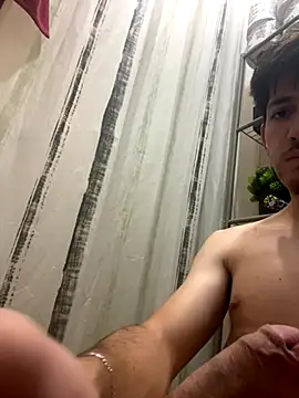 Snapshot of AlbertoRuiz086 chatting on December 2025 02:53:01 AM AlbertoRuiz086 online show from December 2025 02:53:01 AM