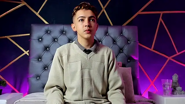 Lian Miller1  online show from November 2025 12:37:02 PM