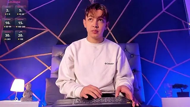 Lian Miller1  online show from February 2026 12:15:01 PM