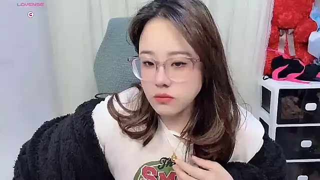 NEWONETO online show from November 2025 04:39:01 PM