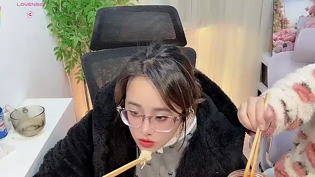 NEWONETO online show from December 2025 10:34:02 AM