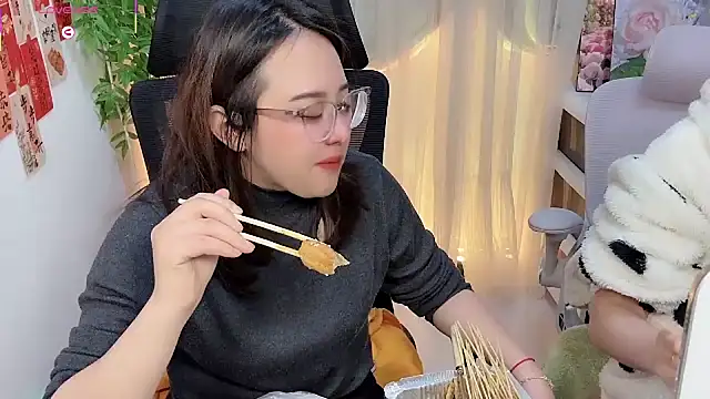 NEWONETO online show from February 2026 01:32:02 PM