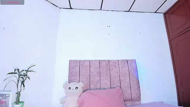 Mila 1wood online show from April 2026 01:41:02 PM