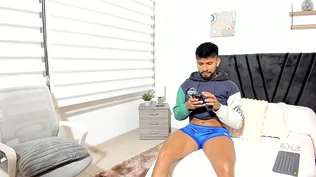 Taylormaccurdy  online show from October 2025 03:31:02 PM