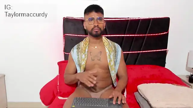 Taylormaccurdy  online show from December 2025 02:23:01 PM