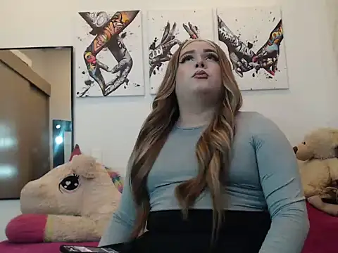 Redvelvett22 online show from October 2025 05:16:02 AM