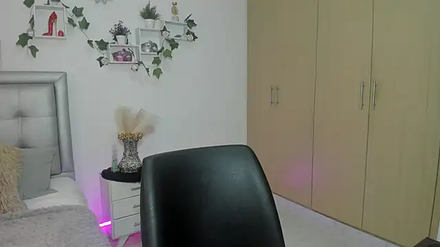 Snapshot of mia_star_2 chatting on June 2026 10:40:01 AM mia star 2 online show from June 2026 10:40:01 AM