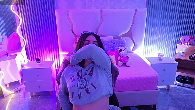 Ixchel tay online show from April 2026 04:07:01 AM