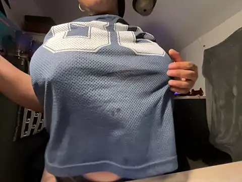 Snapshot of monicaval chatting on November 2025 05:07:01 AM monicaval online show from November 2025 05:07:01 AM