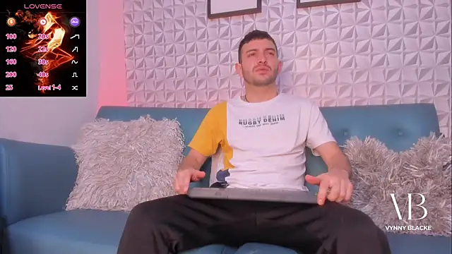 VynnyBlacke  online show from November 2025 08:19:01 PM