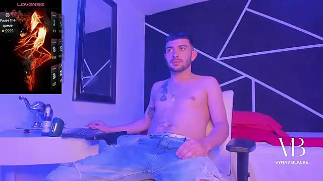 VynnyBlacke  online show from December 2025 10:15:01 PM