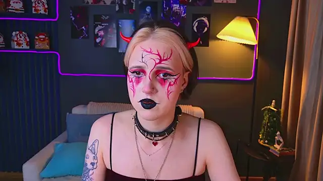 luna son online show from December 2025 09:45:01 PM